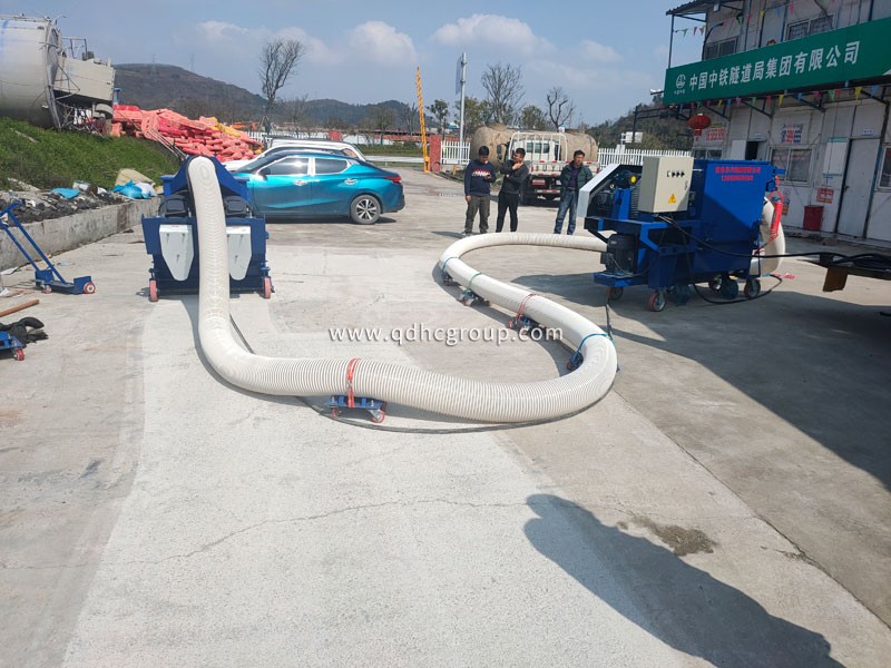 路面拋丸機(jī)作業(yè)現(xiàn)場(chǎng) 路面拋丸機(jī)作業(yè)現(xiàn)場(chǎng)