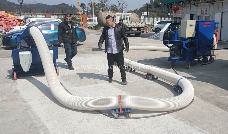 移動拋丸機(jī)施工現(xiàn)場 移動拋丸機(jī)施工現(xiàn)場